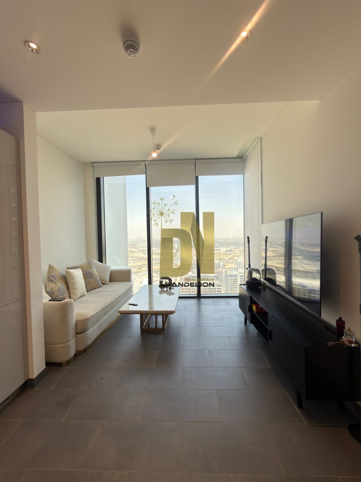 High Floor | Stunning Lagoon View | 1BR — صورة 3 من 11