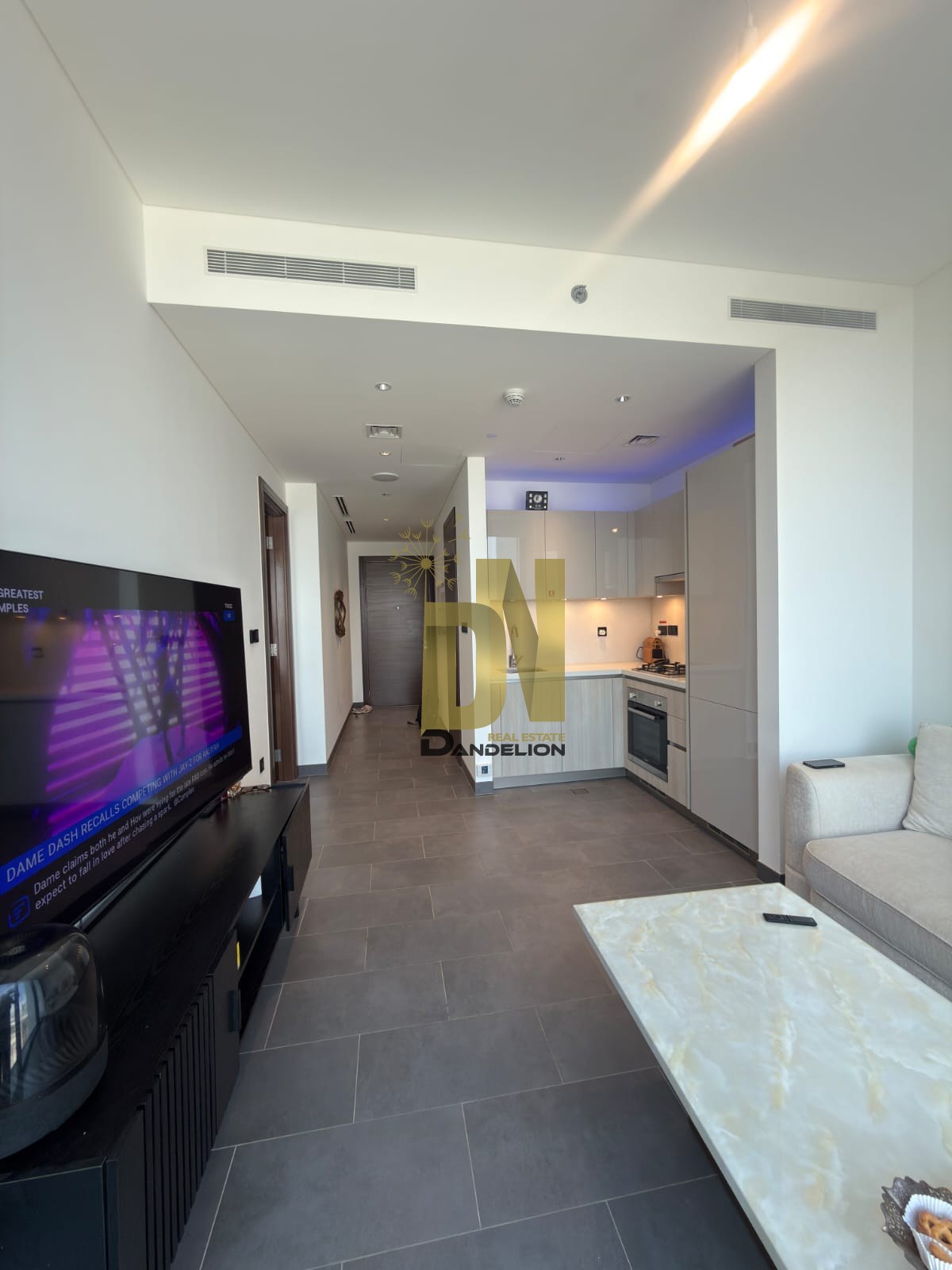 High Floor | Stunning Lagoon View | 1BR — صورة 4 من 11