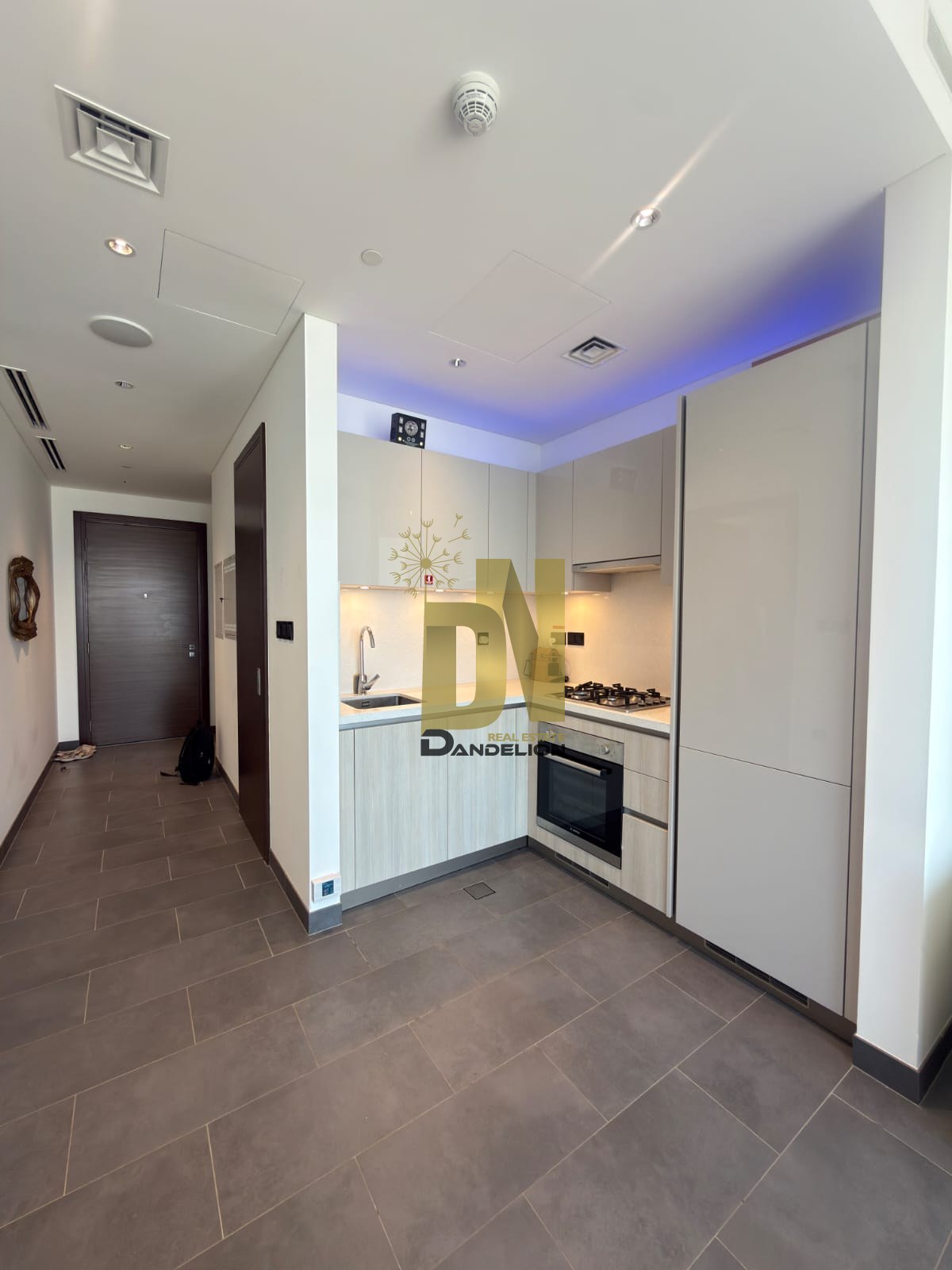 High Floor | Stunning Lagoon View | 1BR — صورة 9 من 11