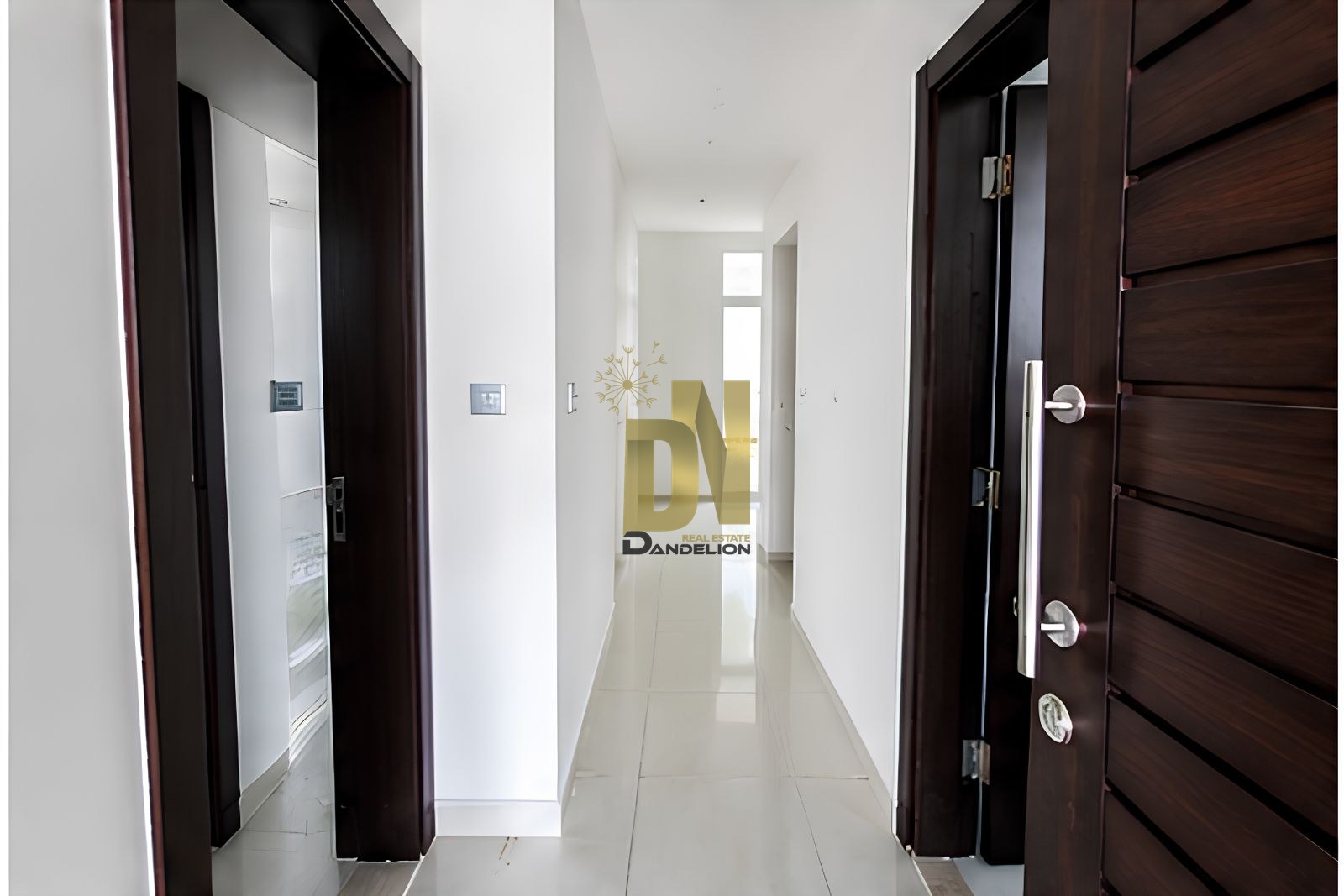 3 Master bedroom Maid | Ready to Move — photo 4 of 10