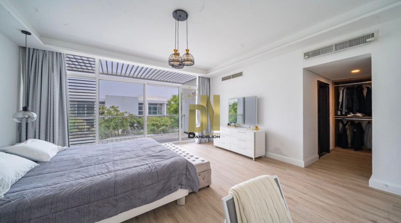 Furnished | Stylish | 4BR study — photo 3 of 18