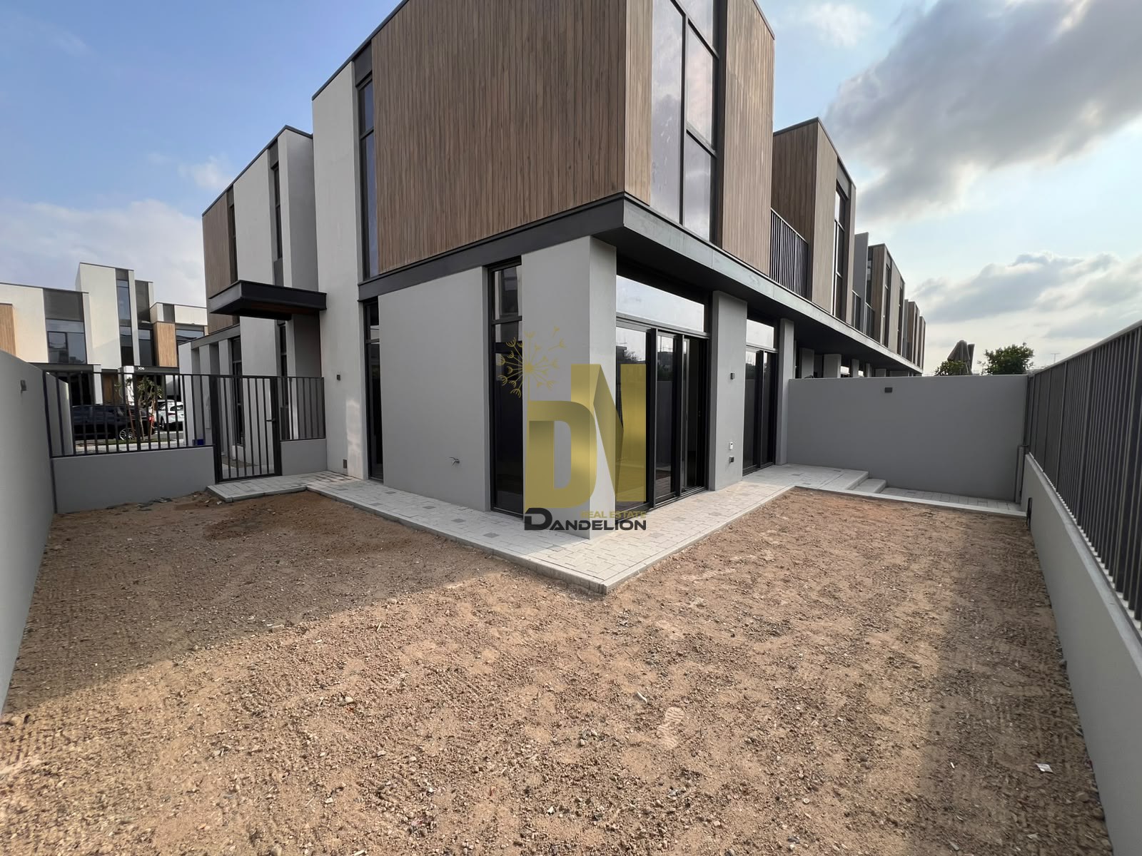 4BR maid Corner Townhouse | Mudon Al Ranim 2 — تصویر 7 از 21