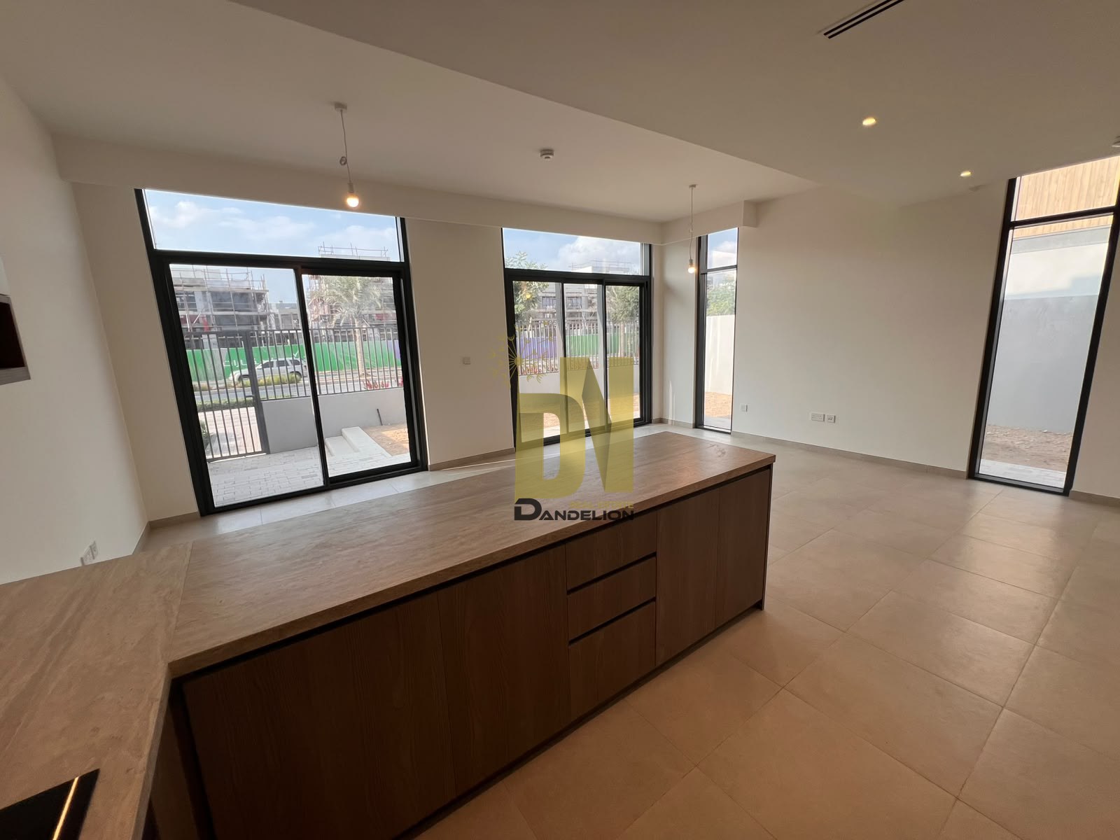 4BR maid Corner Townhouse | Mudon Al Ranim 2 — تصویر 15 از 21