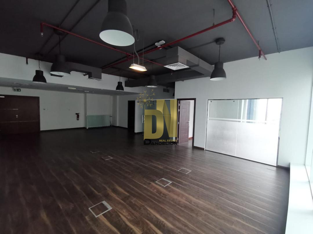 Stunning Lake View | Generous Office Space | 3 Parking Spaces — photo 4 of 24