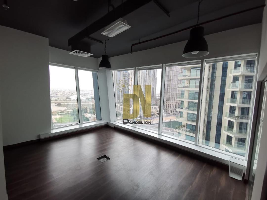 Stunning Lake View | Generous Office Space | 3 Parking Spaces — photo 9 of 24
