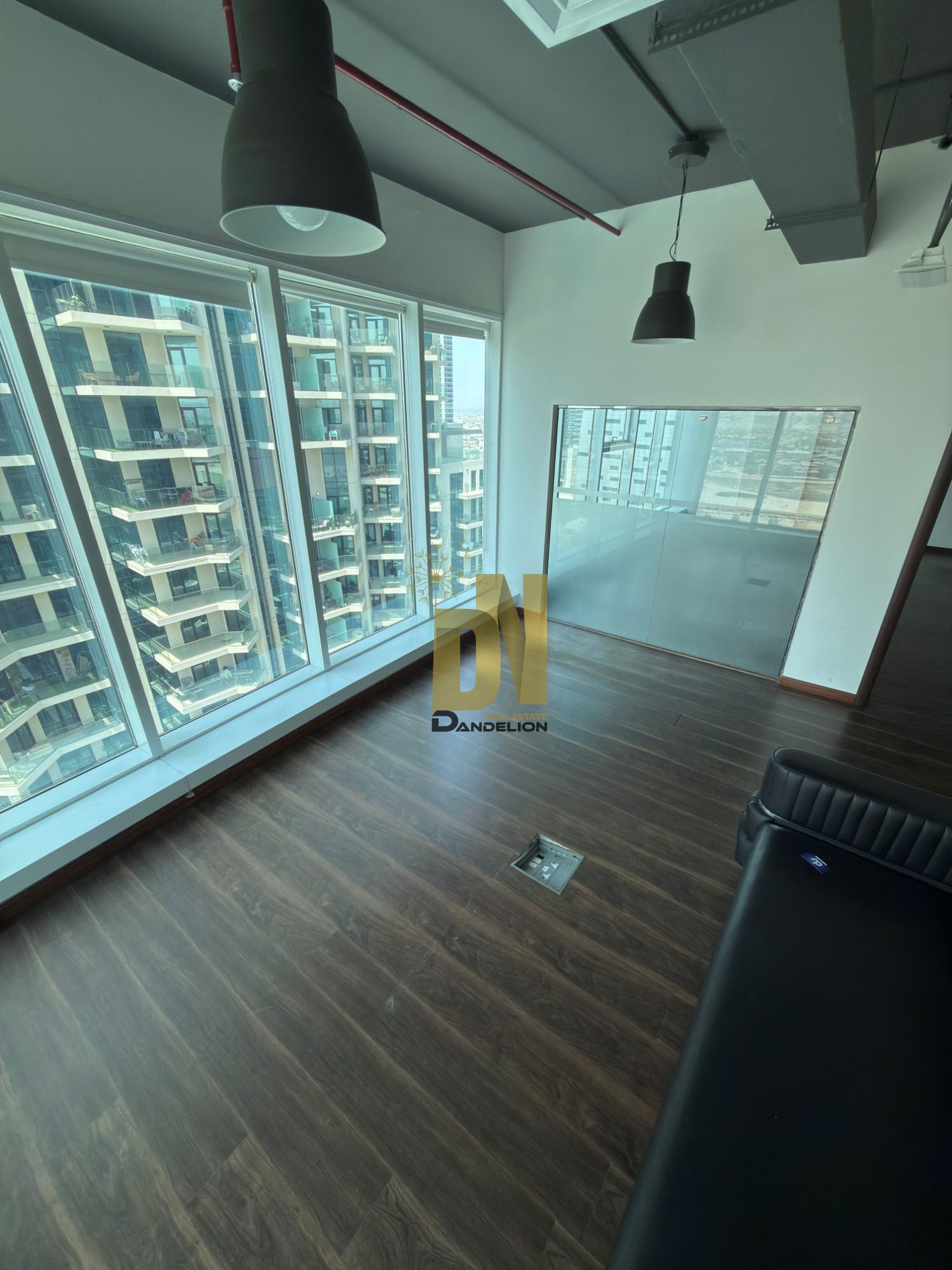 Stunning Lake View | Generous Office Space | 3 Parking Spaces — photo 10 of 24