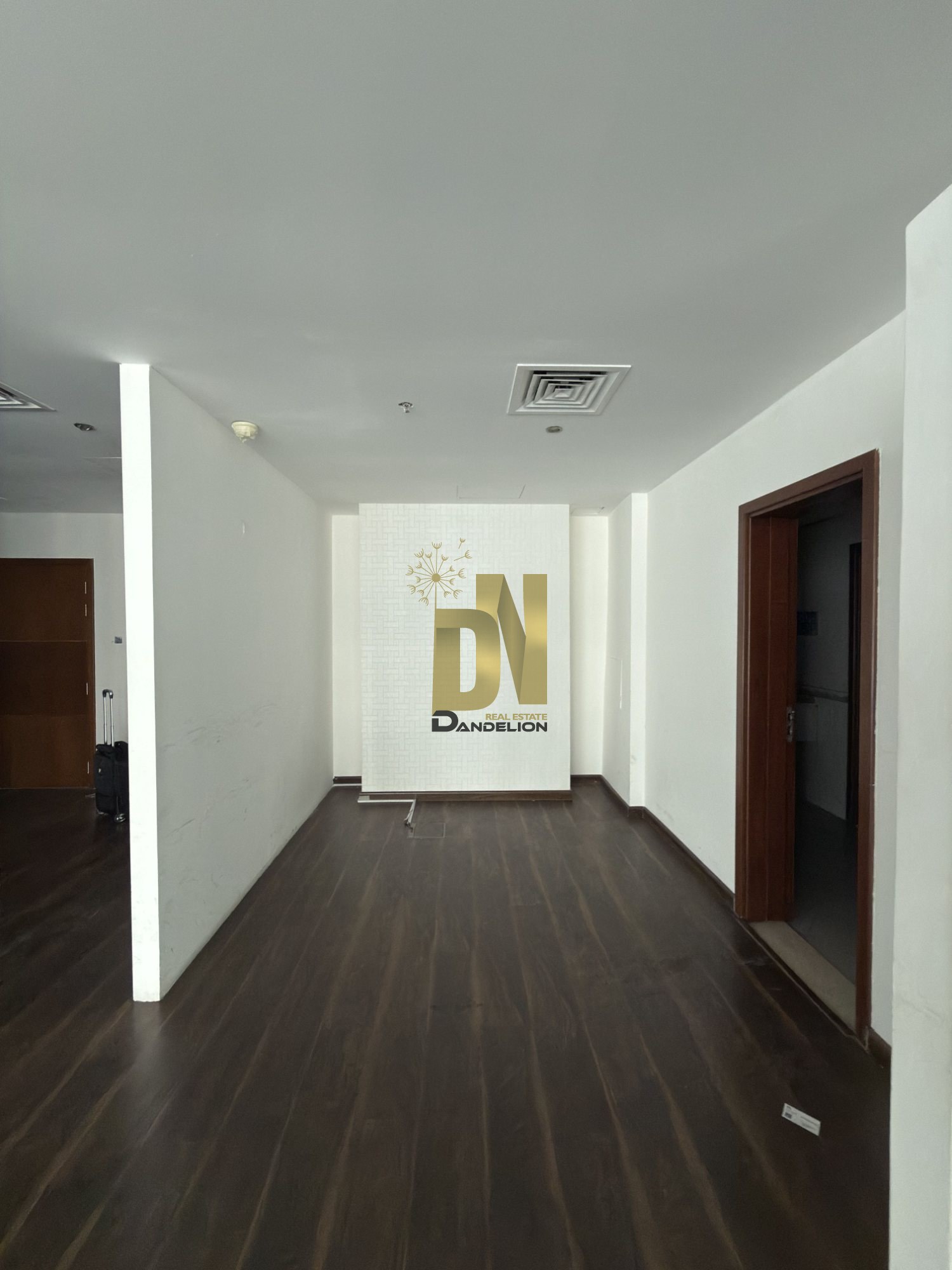 Stunning Lake View | Generous Office Space | 3 Parking Spaces — photo 17 of 24