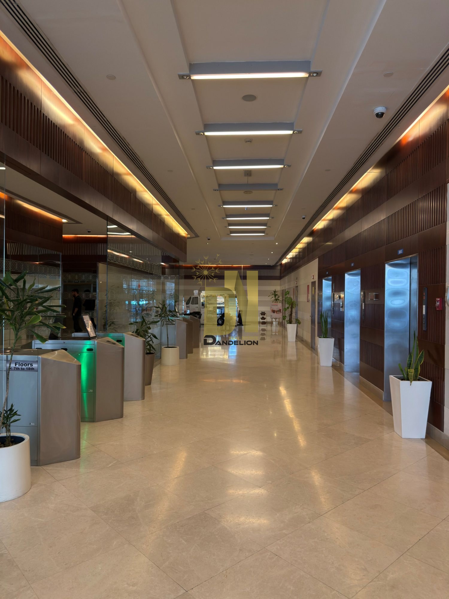 Stunning Lake View | Generous Office Space | 3 Parking Spaces — photo 18 of 24