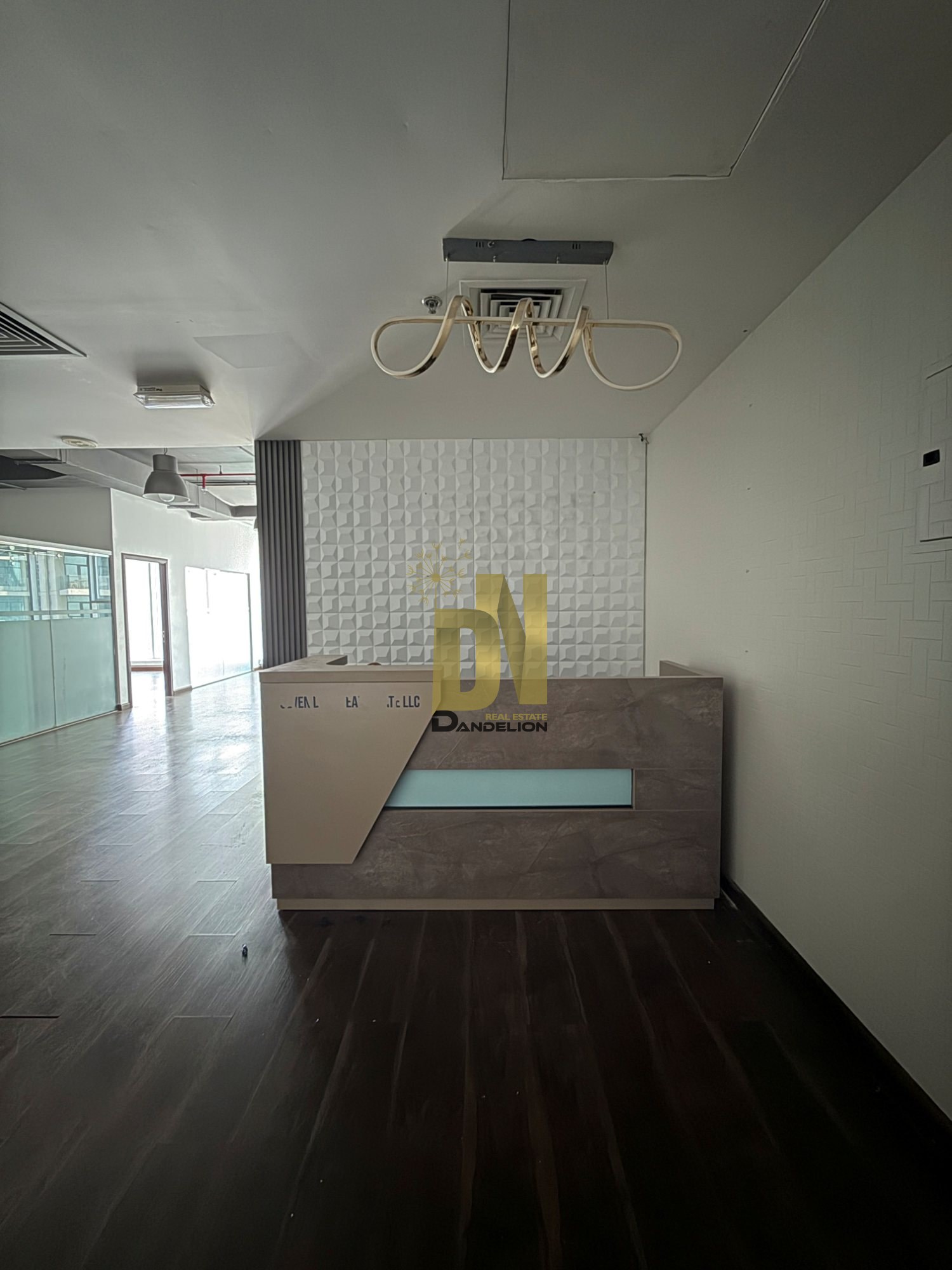 Stunning Lake View | Generous Office Space | 3 Parking Spaces — photo 19 of 24