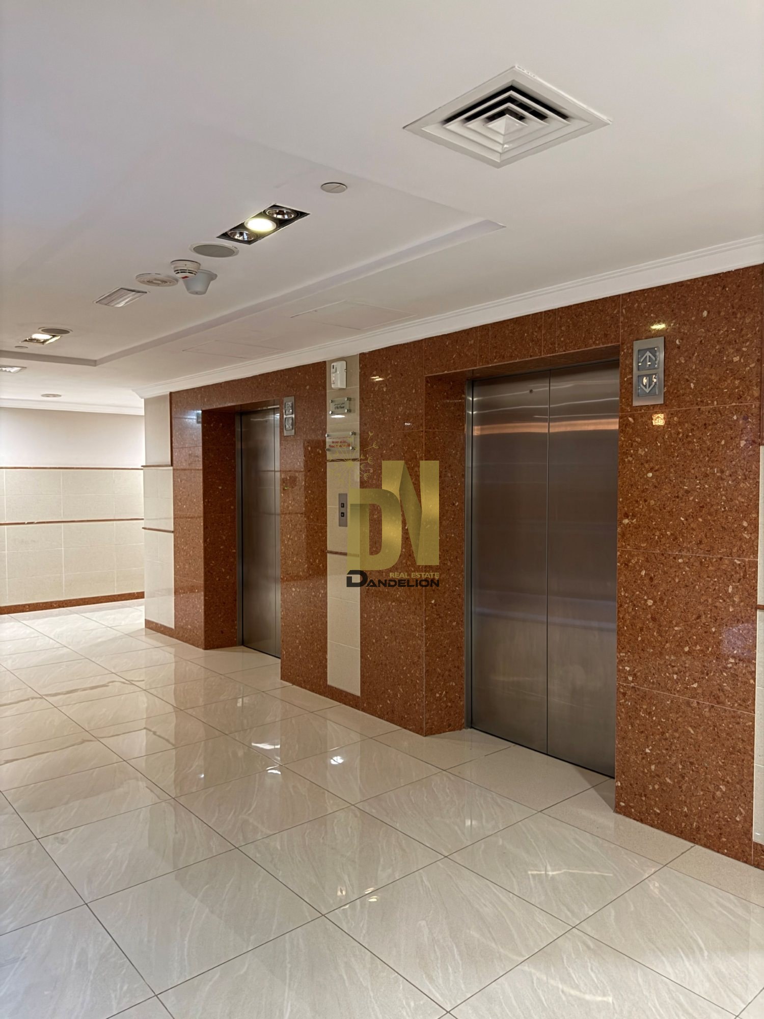 Stunning Lake View | Generous Office Space | 3 Parking Spaces — photo 21 of 24