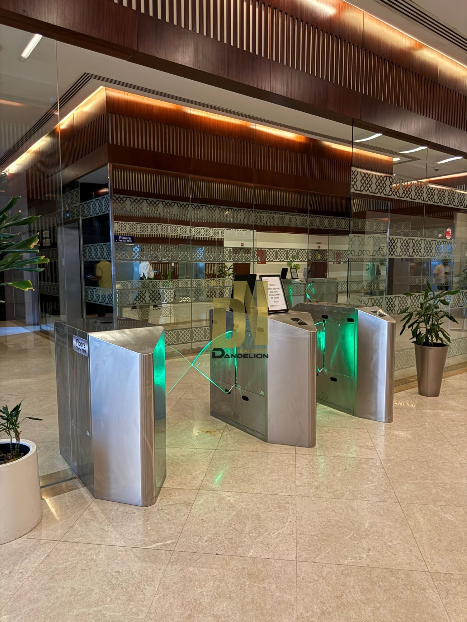 Stunning Lake View | Generous Office Space | 3 Parking Spaces — photo 22 of 24