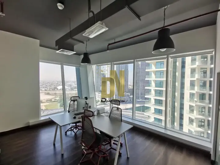 Stunning Lake View | Generous Office Space | 3 Parking Spaces — Office for rent in Business Bay